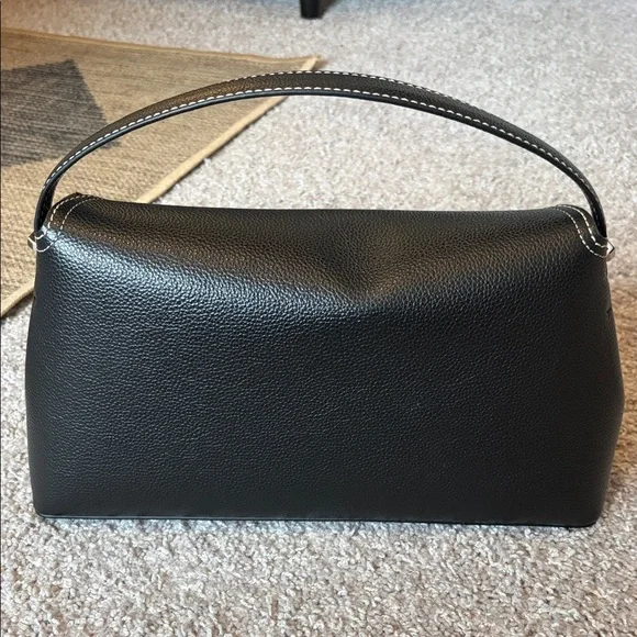 New Toteme t-lock bag in black with white contrast stitching - Picture 3 of 9